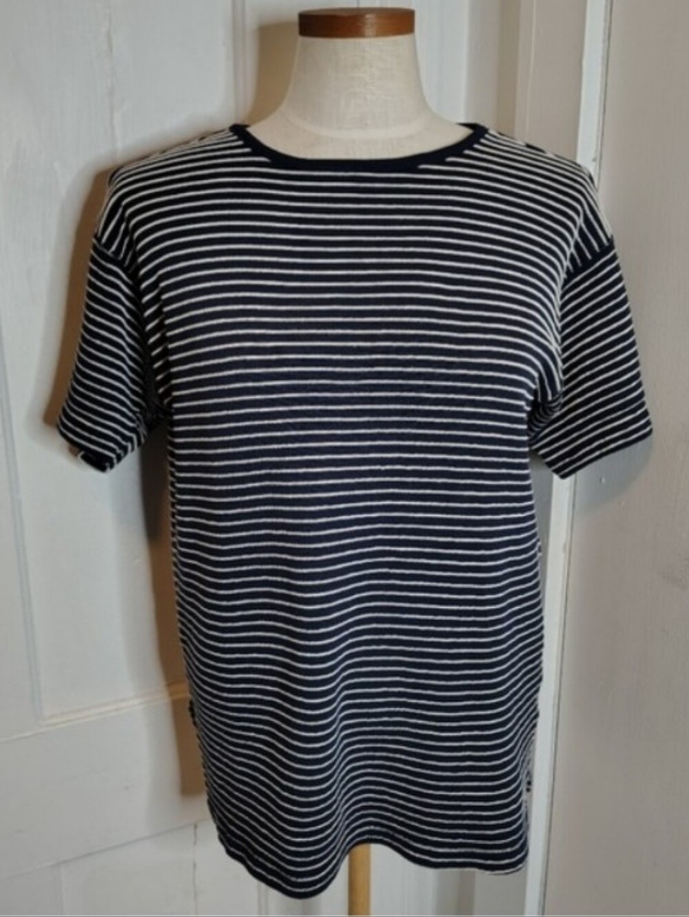Vintage 1990s New York Style Navy Blue and White Thin Stripe Tee Women's Size M